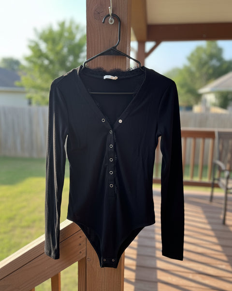 "KC" Black Scallop Lace V-neck Ribbed Bodysuit: Small