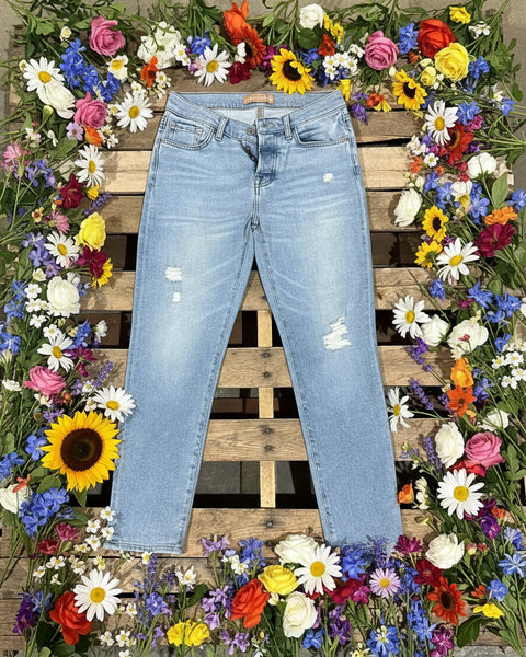 "KC" 7 FOR ALL MANKIND Button Fly Distressed Jeans: 26