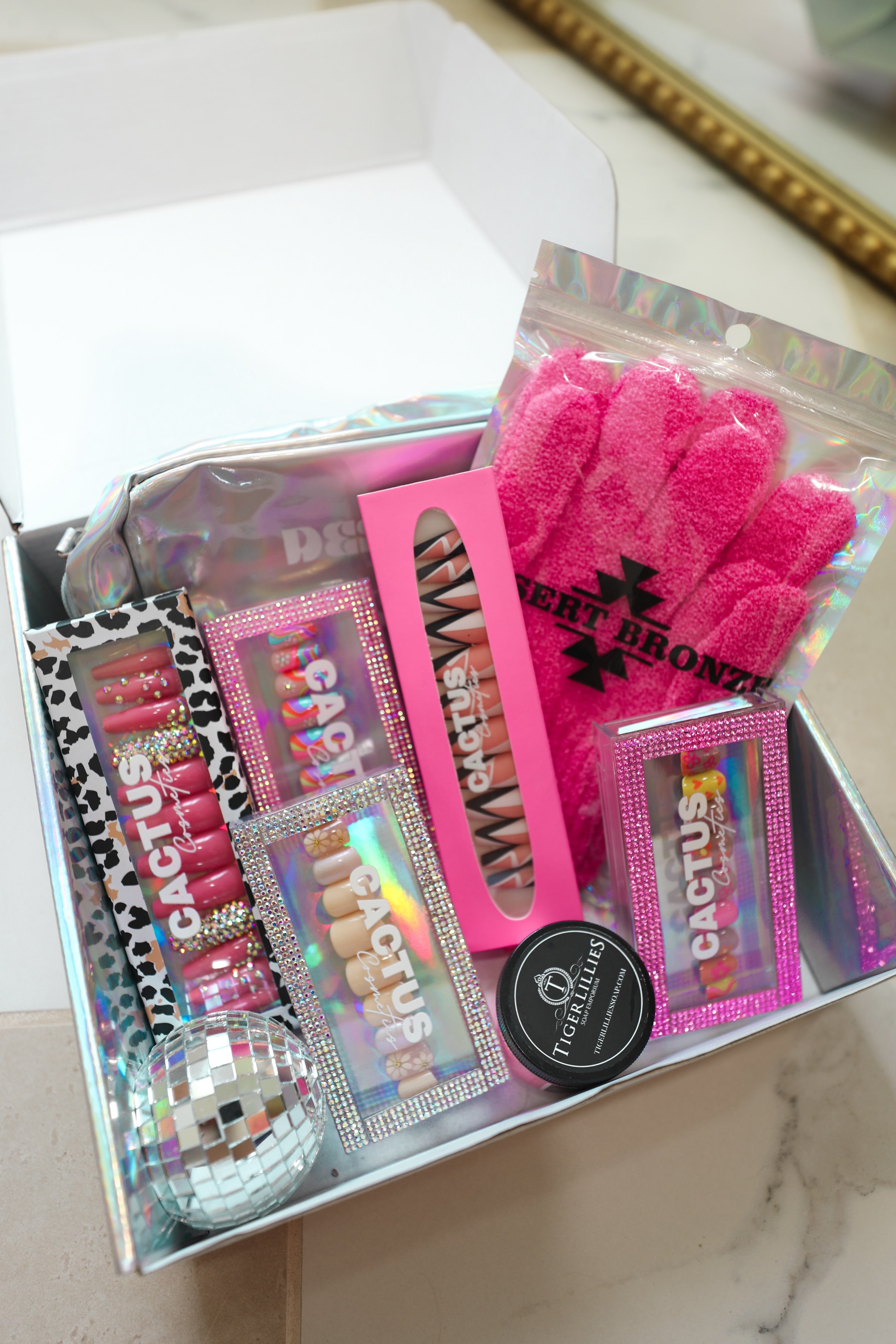 MYSTERY MANICURE BOX