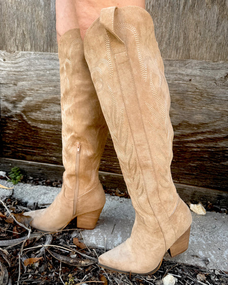 Glenda Bow Boots In Gold