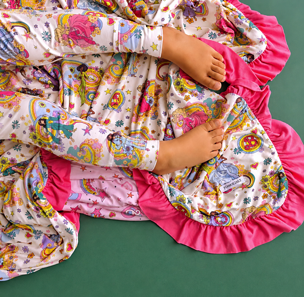 Groovy Barbie ™ and Friends & Barbie ™
Star Power Ruffled Luxe Patoo®