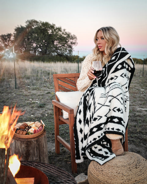 #10-SOLD OUT** PREORDER NOW OPEN!! Black and White Aztec Blanket - The Lace Cactus